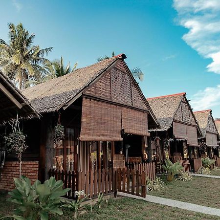 Nipoh Beach Cottage Kijal Kültér fotó