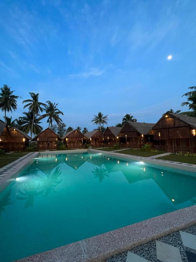 Nipoh Beach Cottage Kijal Kültér fotó