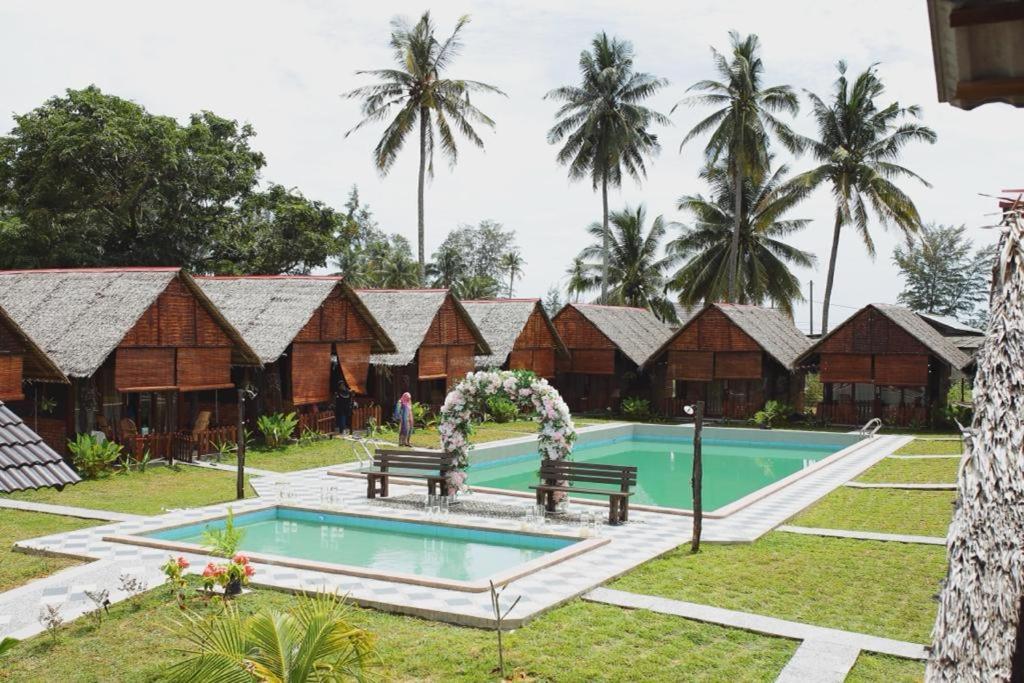 Nipoh Beach Cottage Kijal Kültér fotó