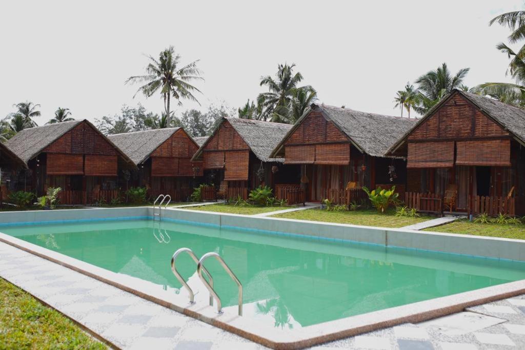 Nipoh Beach Cottage Kijal Kültér fotó