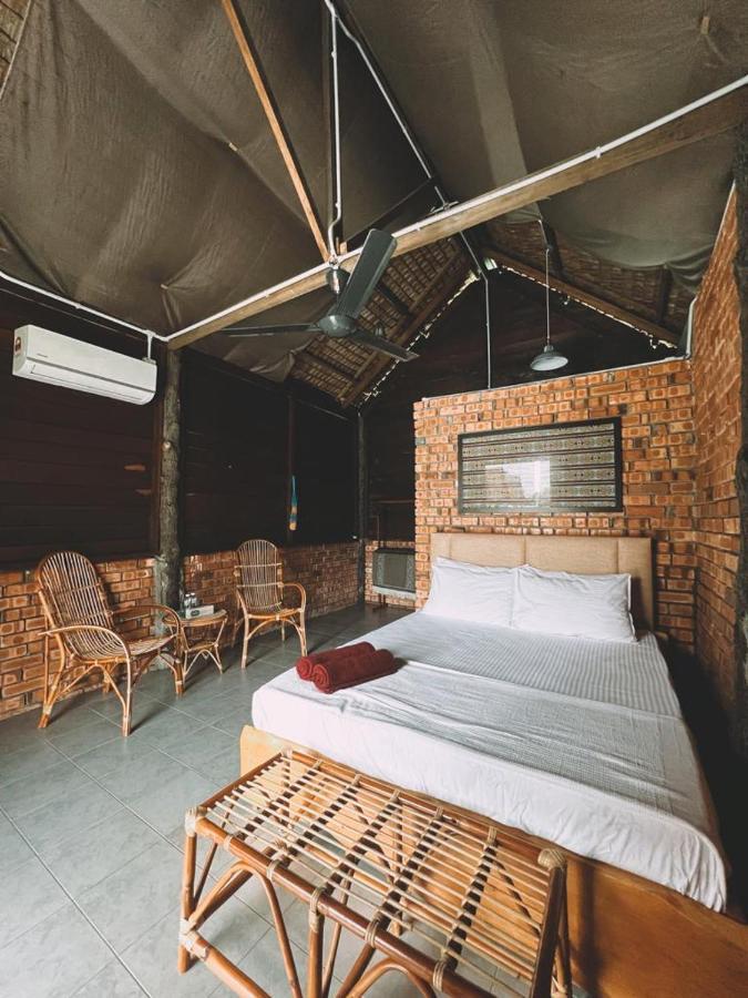Nipoh Beach Cottage Kijal Kültér fotó